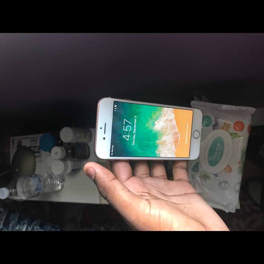 iPhone 8 - Picture 7 of 8